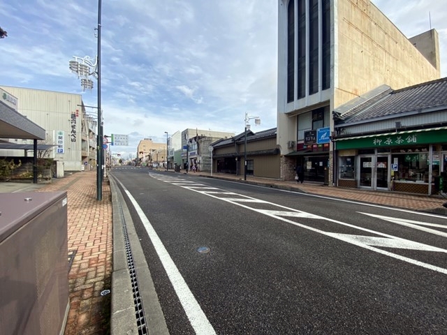 関市本町3丁目　中古戸建て　前面道路