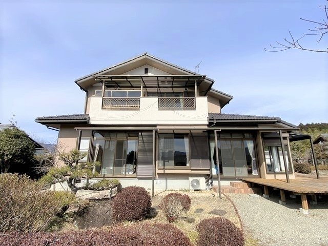 中津川市苗木　647坪の広い敷地の中古戸建て外観写真